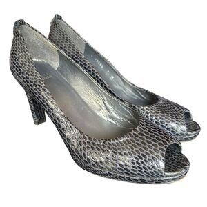 Stuart Weitzman heels leather lizard print black peep toe pumps size 7 NARROW
